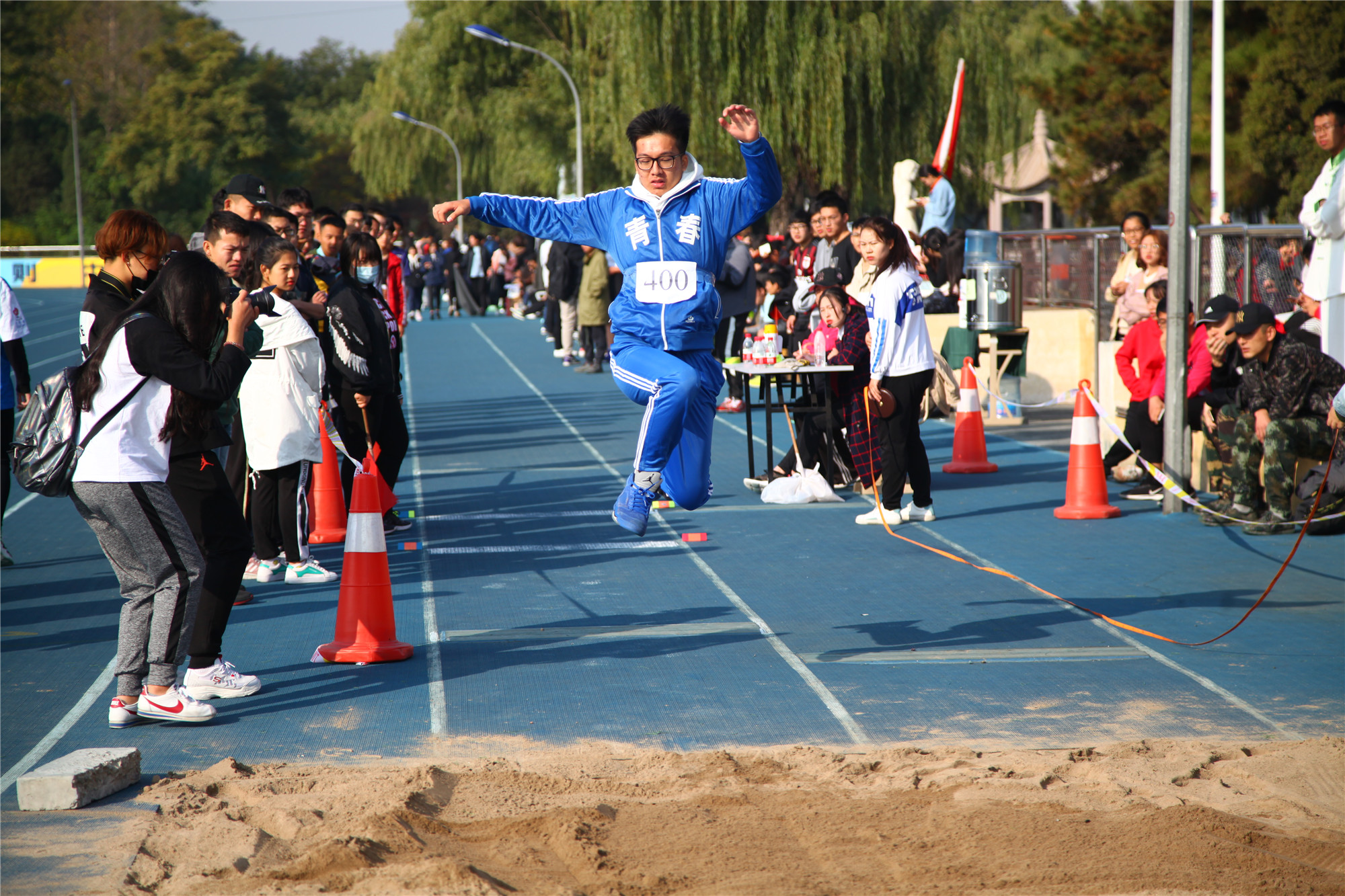 学校第三十二届秋季运动会暨第十三届校园体育节在涿州校区成功举行