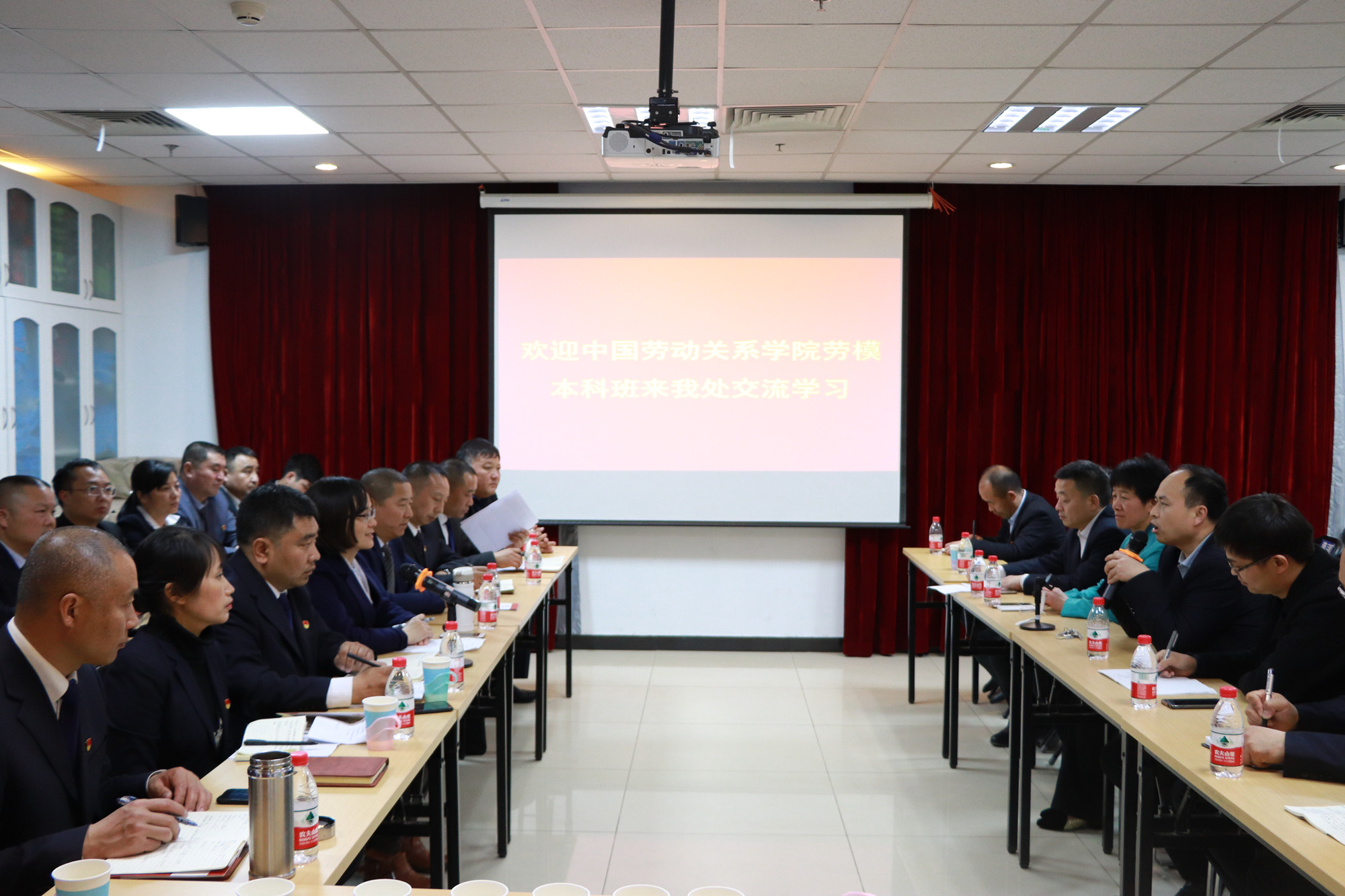 “深入基层一线　服务联系职工”——我校劳模班宣讲团赴企业、社区宣讲回信精神、劳模精神