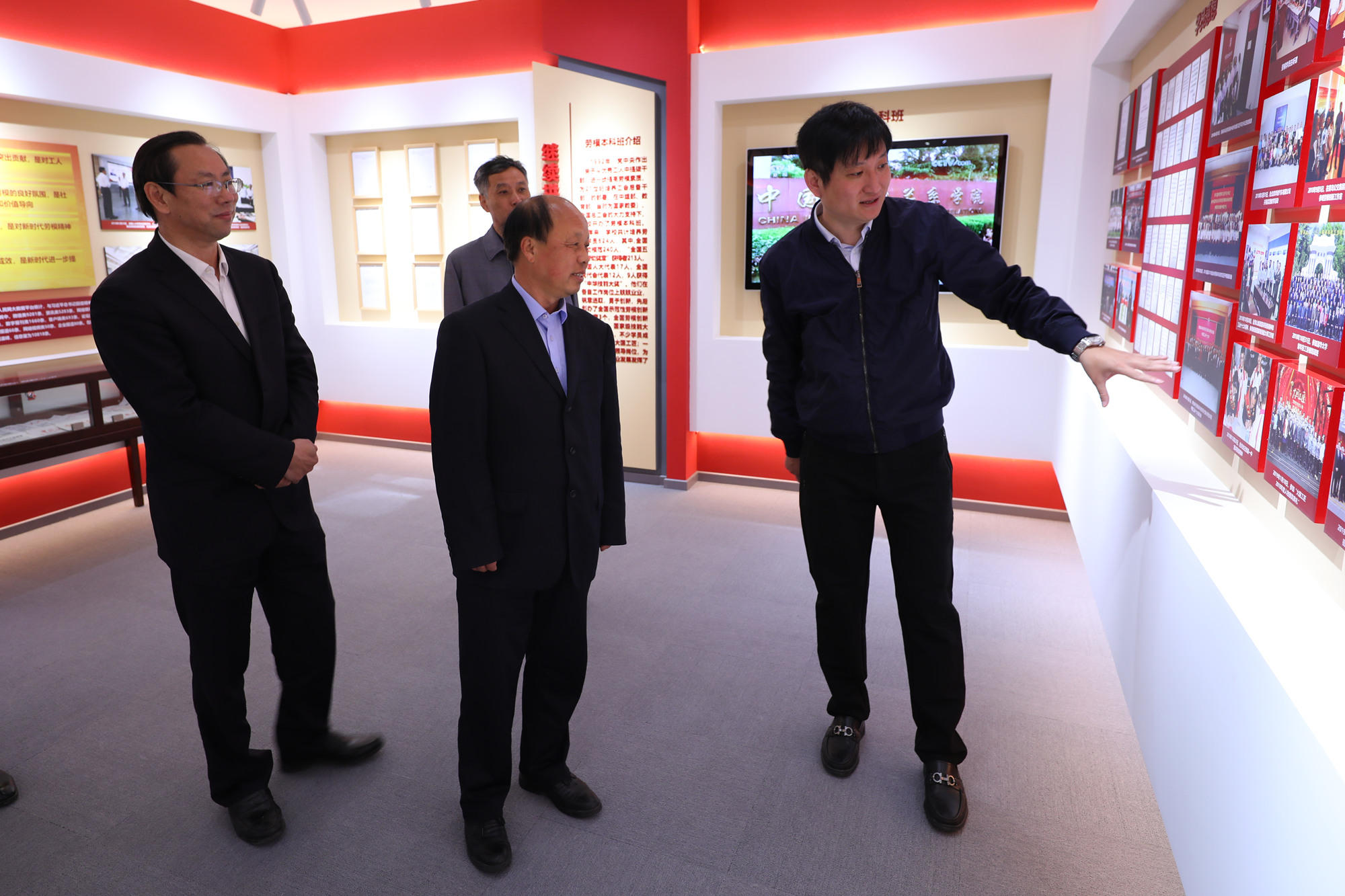 中华全国总工会副主席（兼）巨晓林来我校调研