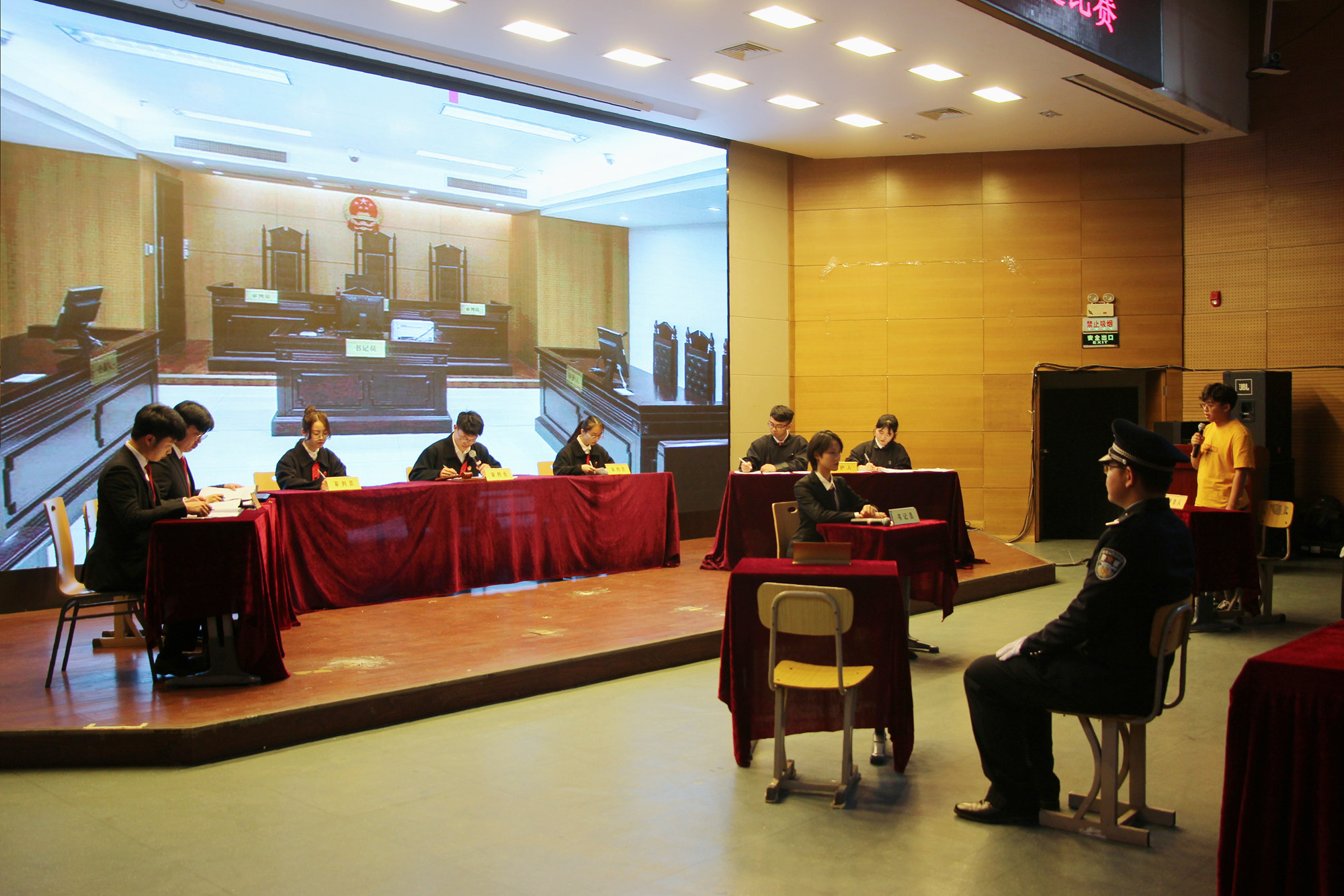 我校第九届模拟法庭大赛圆满结束