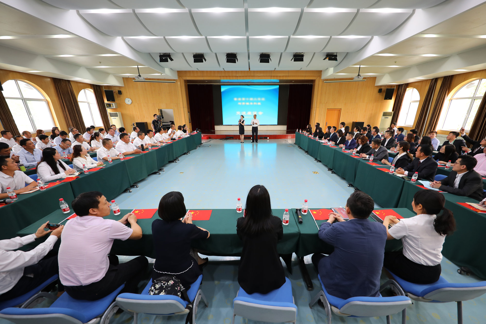 香港工会联合会代表团一行来我校交流访问