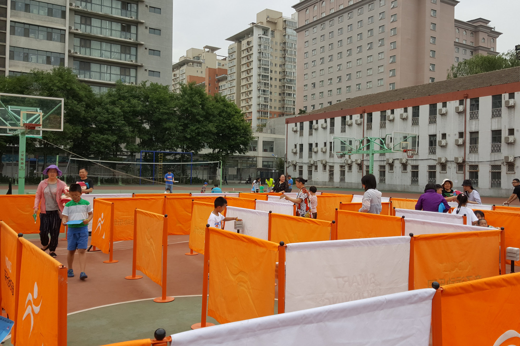 学校举办“‘六一’亲子科技节暨喜迎校庆70周年网络健走赛上线仪式”