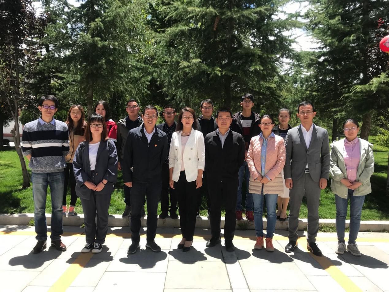 我校教师赴西藏看望在藏工作校友