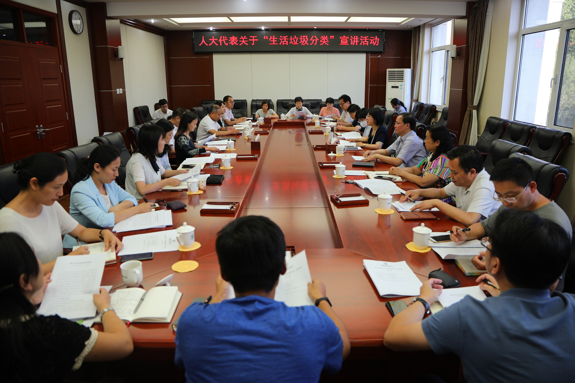 刘丽红副校长作人大代表届中述职并就“生活垃圾分类”作宣讲