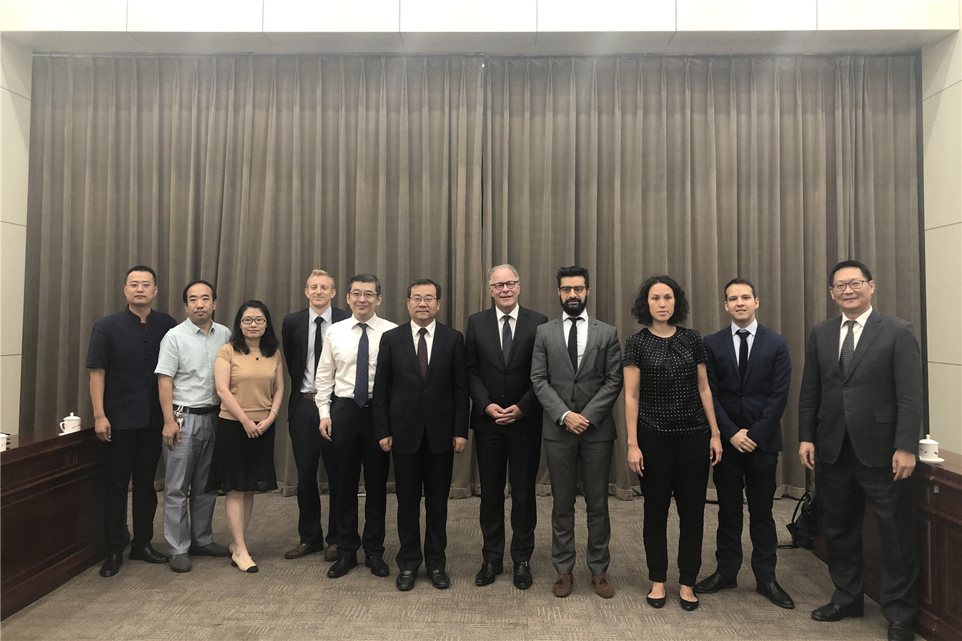 刘向兵校长一行应邀与瑞士经济、教育和研究部代表团展开学术交流