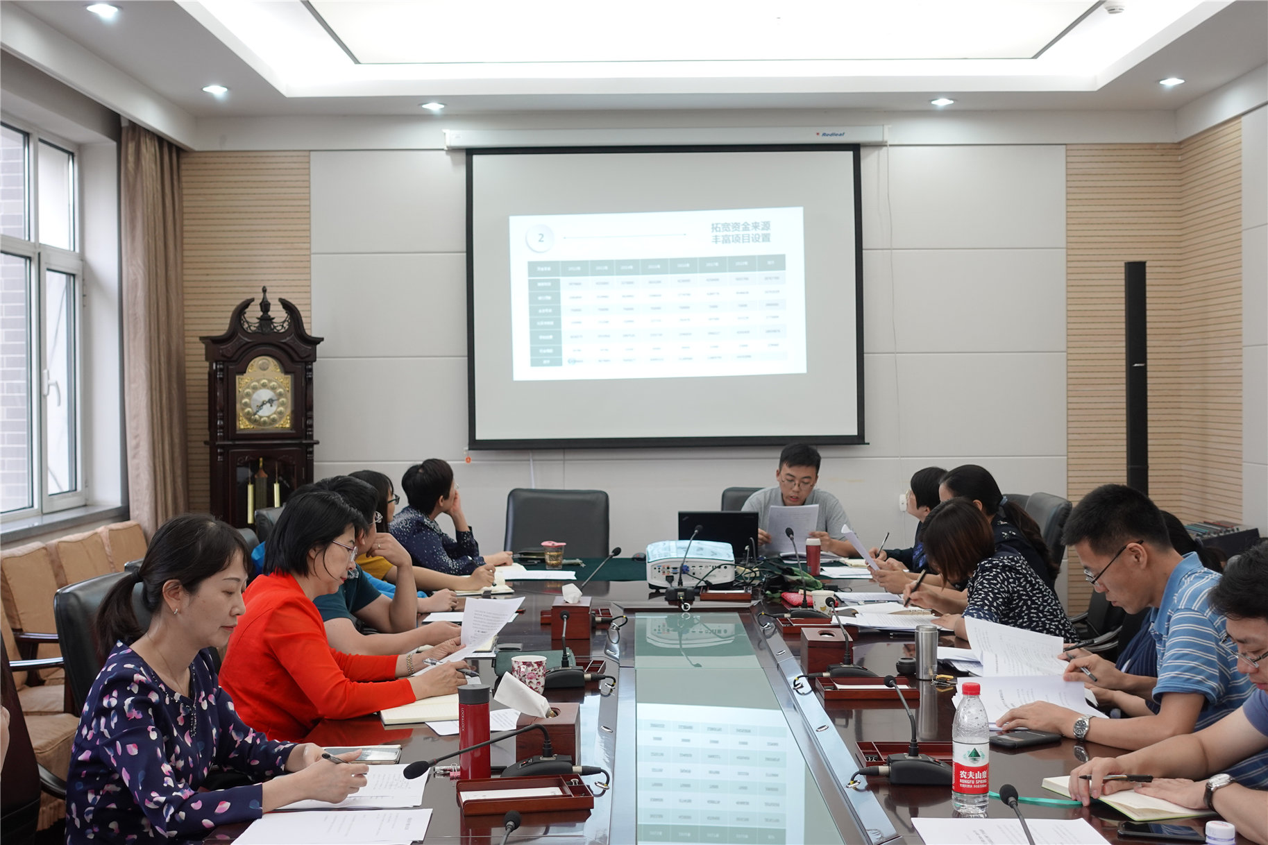 学校召开学生奖助工作专题会议