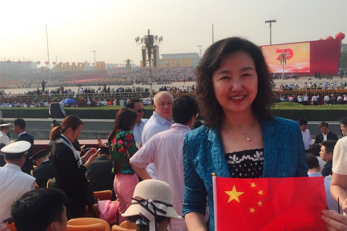 我校师生代表受邀参加国庆70周年大会观礼