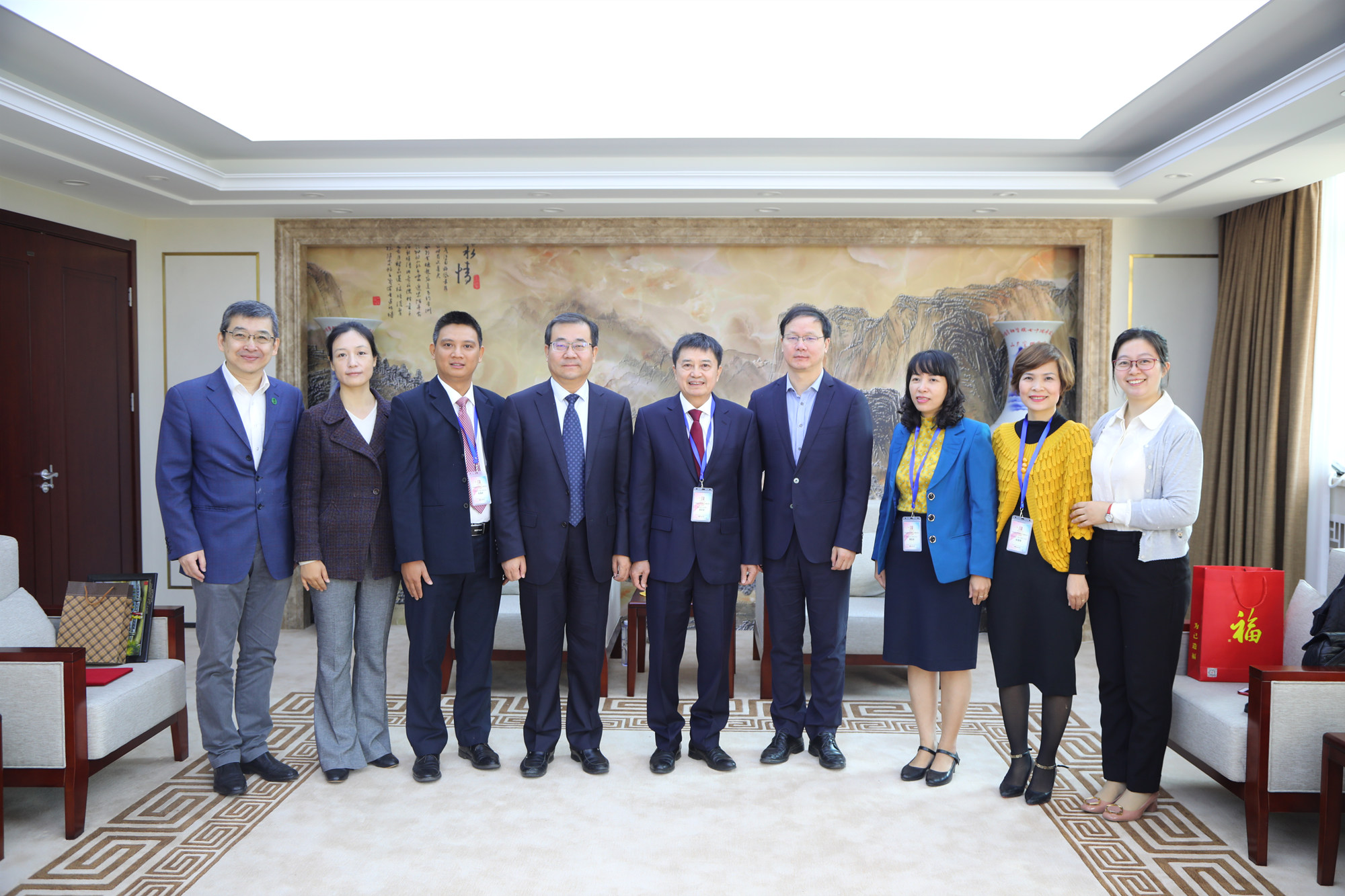 越南工会大学来我校座谈交流