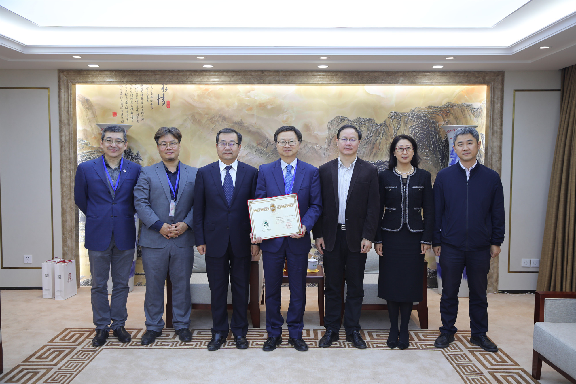 学校聘任韩国劳动研究院裵圭植教授为我校客座教授