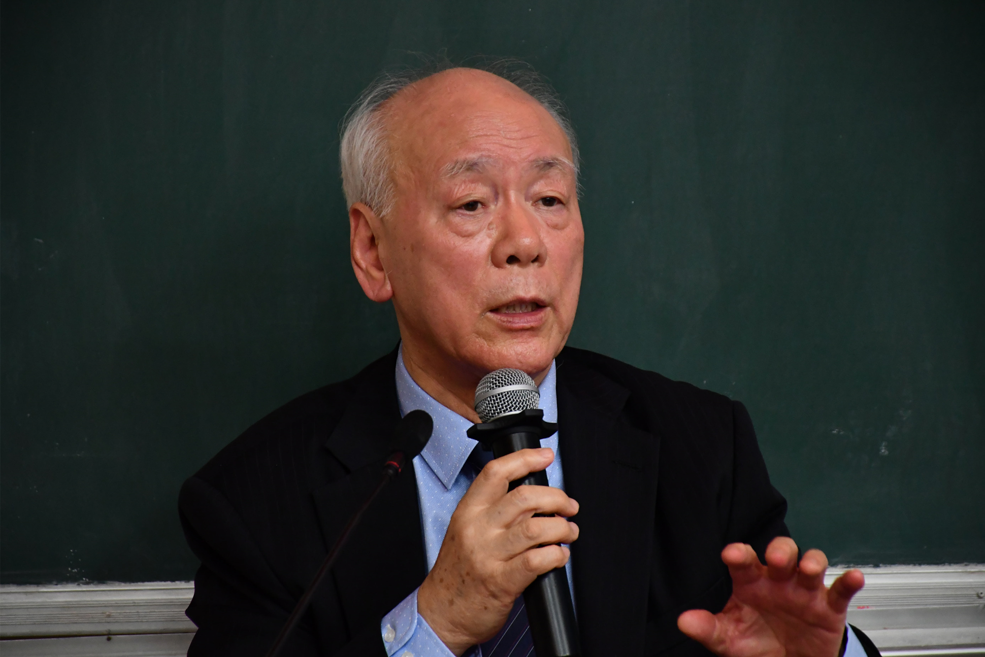 我校举行“大使来了”系列讲座第六场