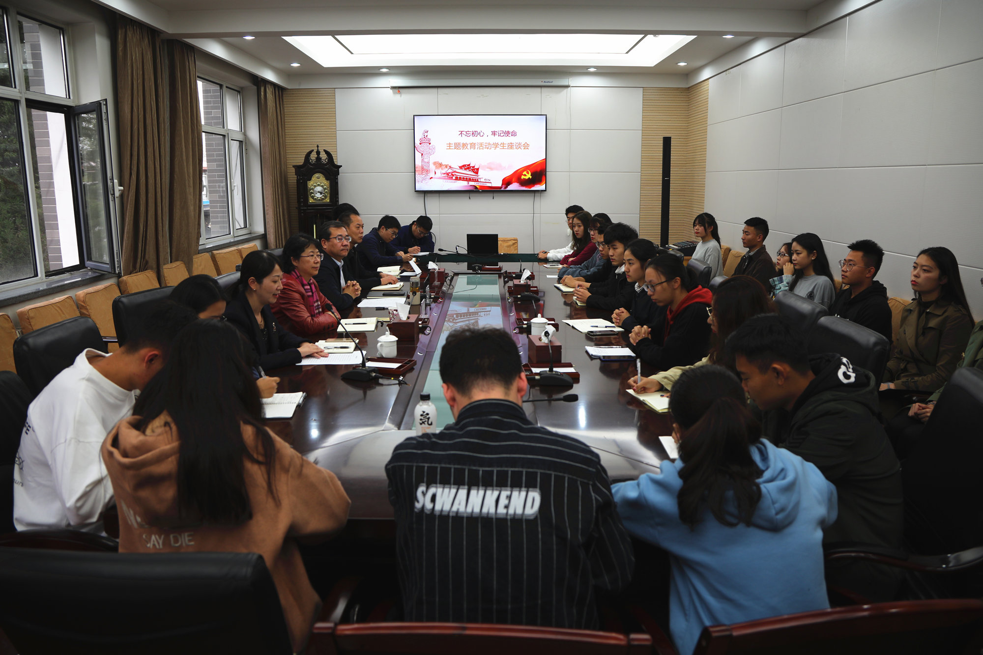 学校领导赴涿州校区与学生调研座谈