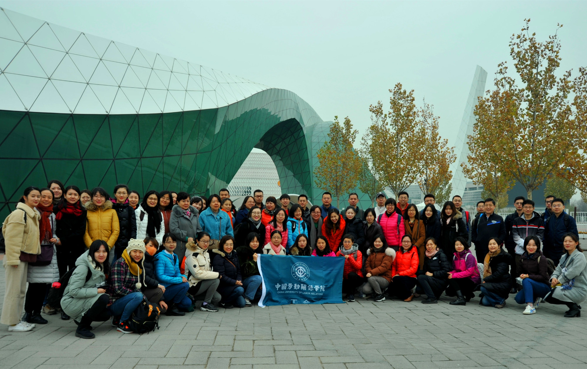 健康生活 快乐工作——学校开展教职工冬季健步活动