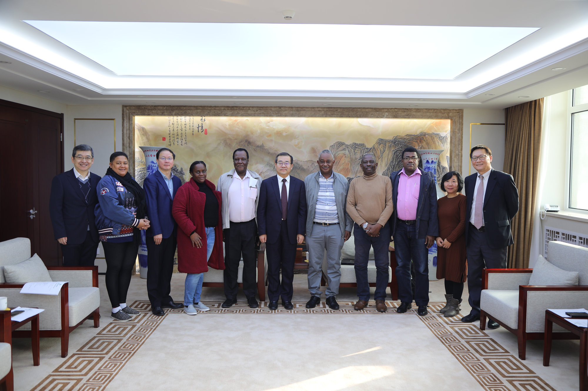 塞舌尔工会联合会代表团来校交流访问