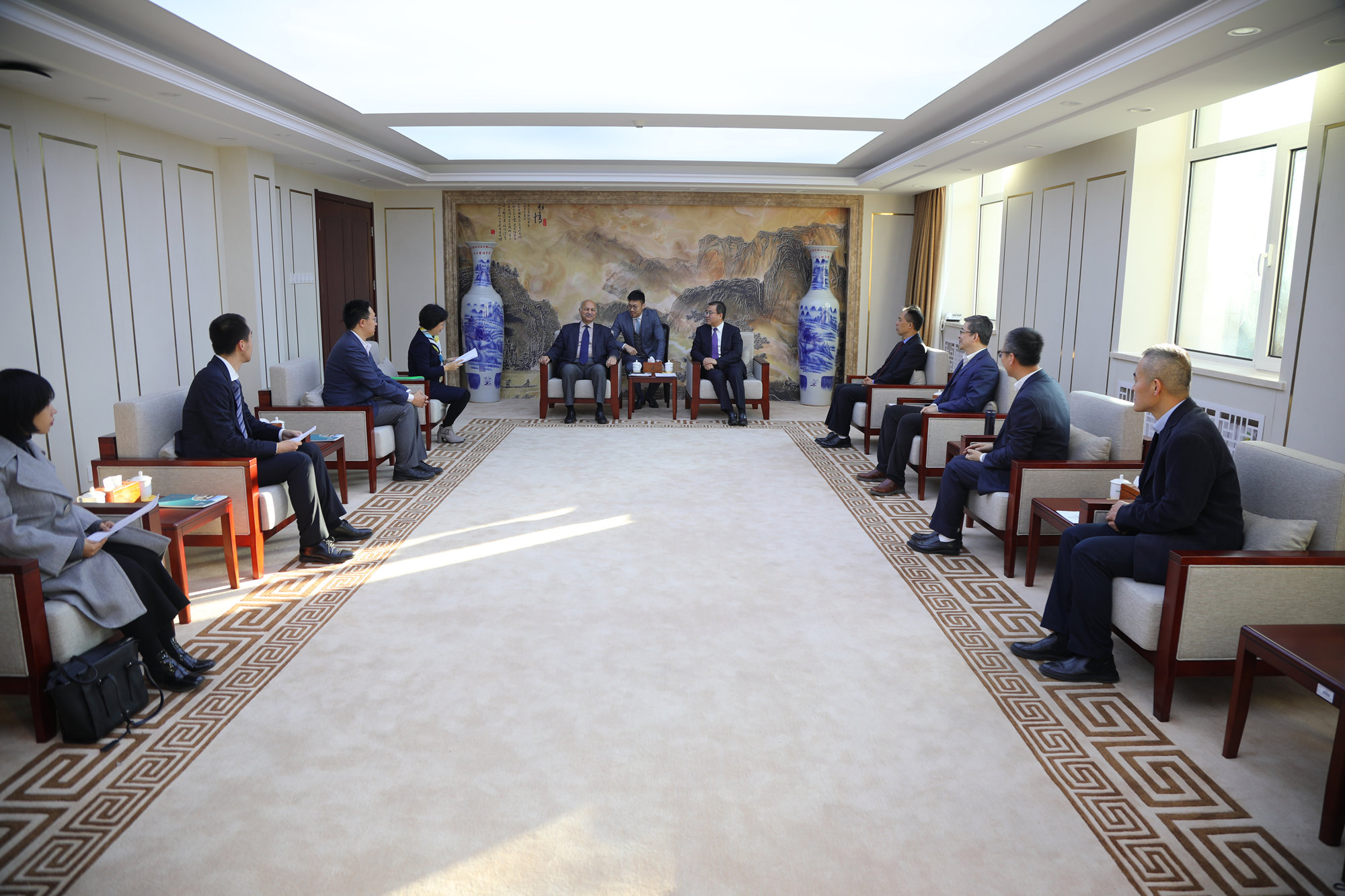 巴中学会代表团来校访问