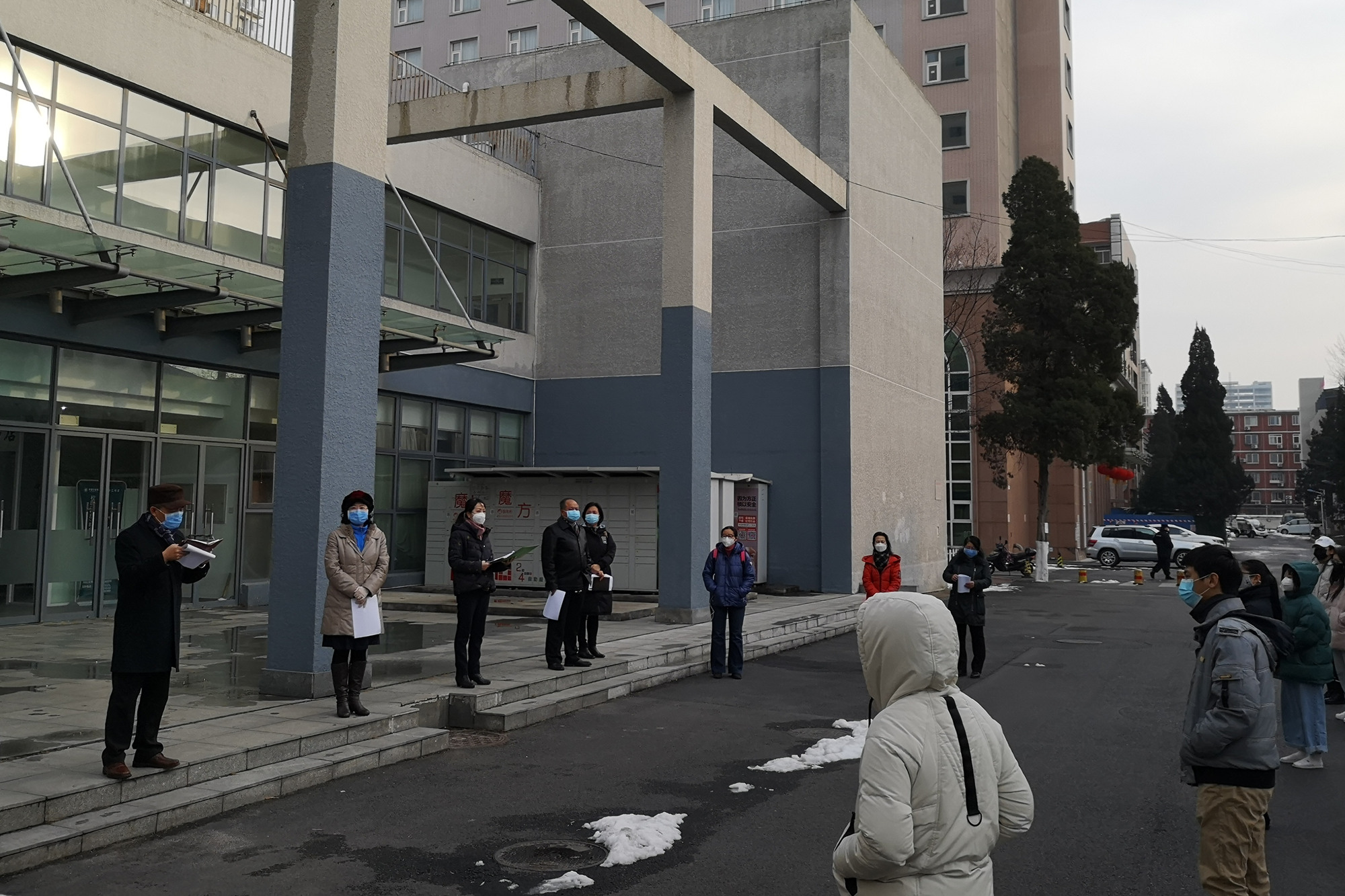 学校领导关心慰问疫情期间在校学生