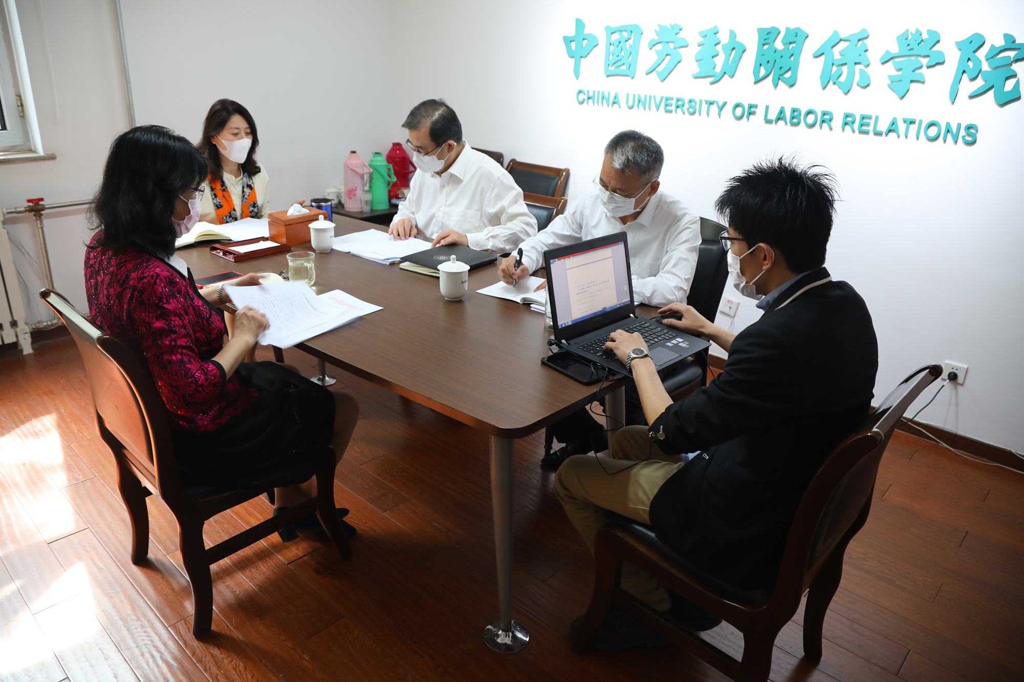 学校党委开展领导班子党风廉政工作约谈