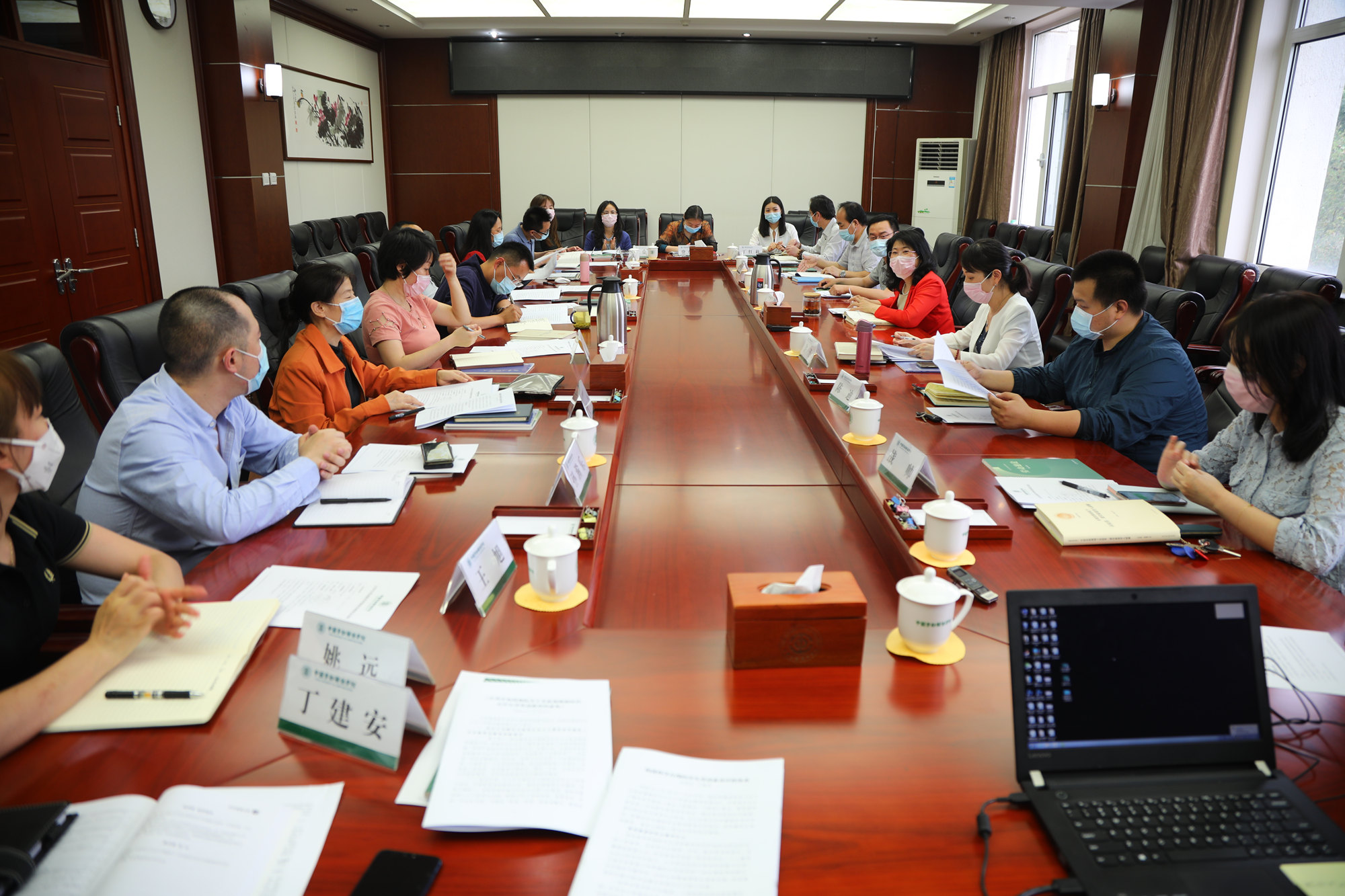 学校举办大学生劳动素养评价研究座谈会