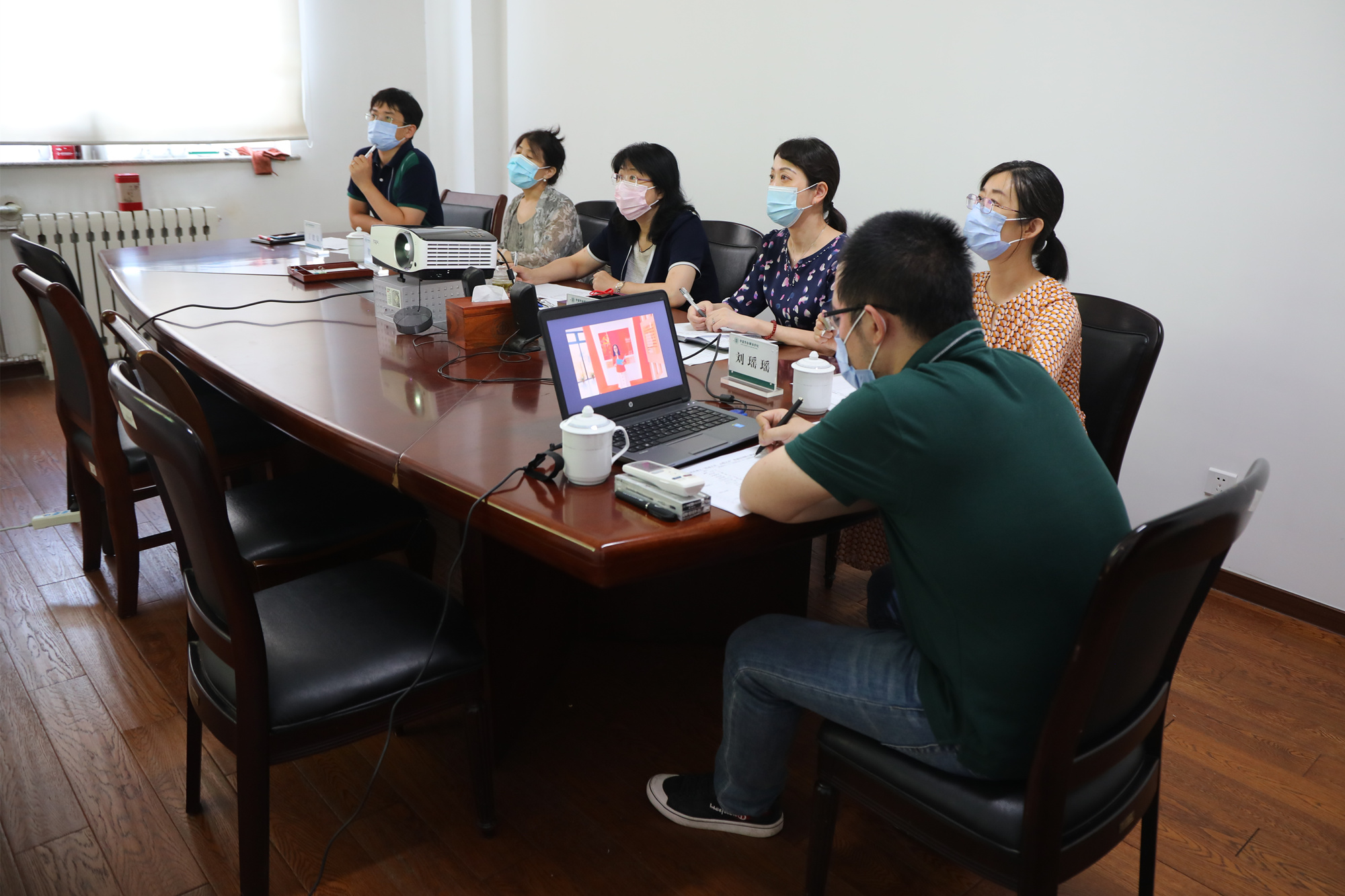 学校召开“劳动之美，云端之音”劳动诗词线上朗诵大赛评审会