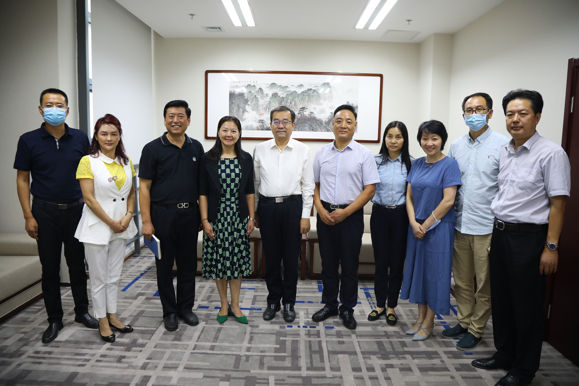 刘向兵书记会见东航北京分公司工会主席、中投汇豪集团总裁一行