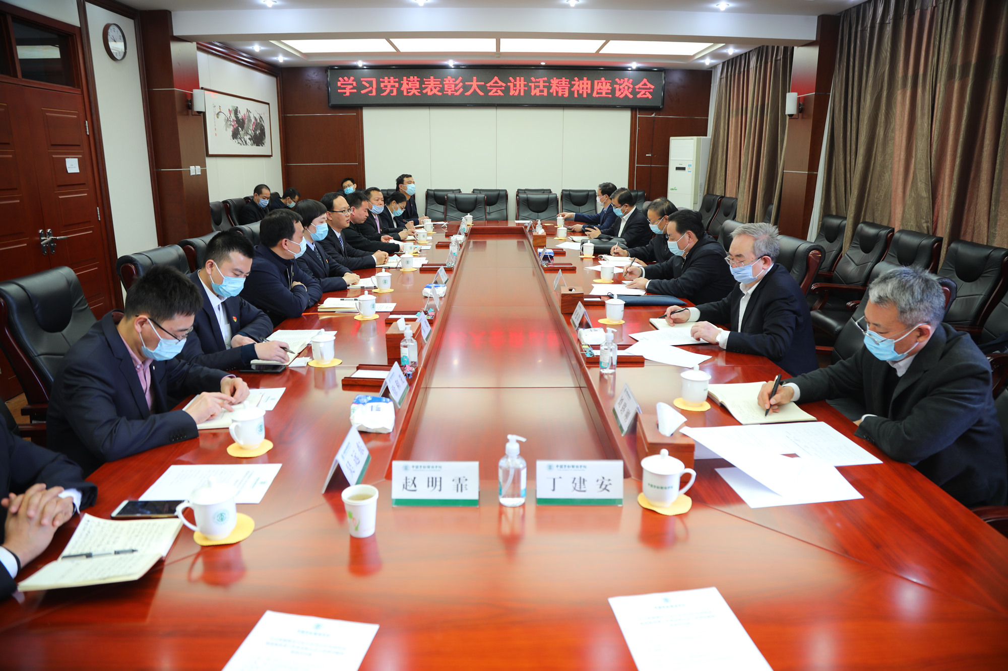 全总领导李晓钟、房建孟来校调研并与劳模学生座谈交流