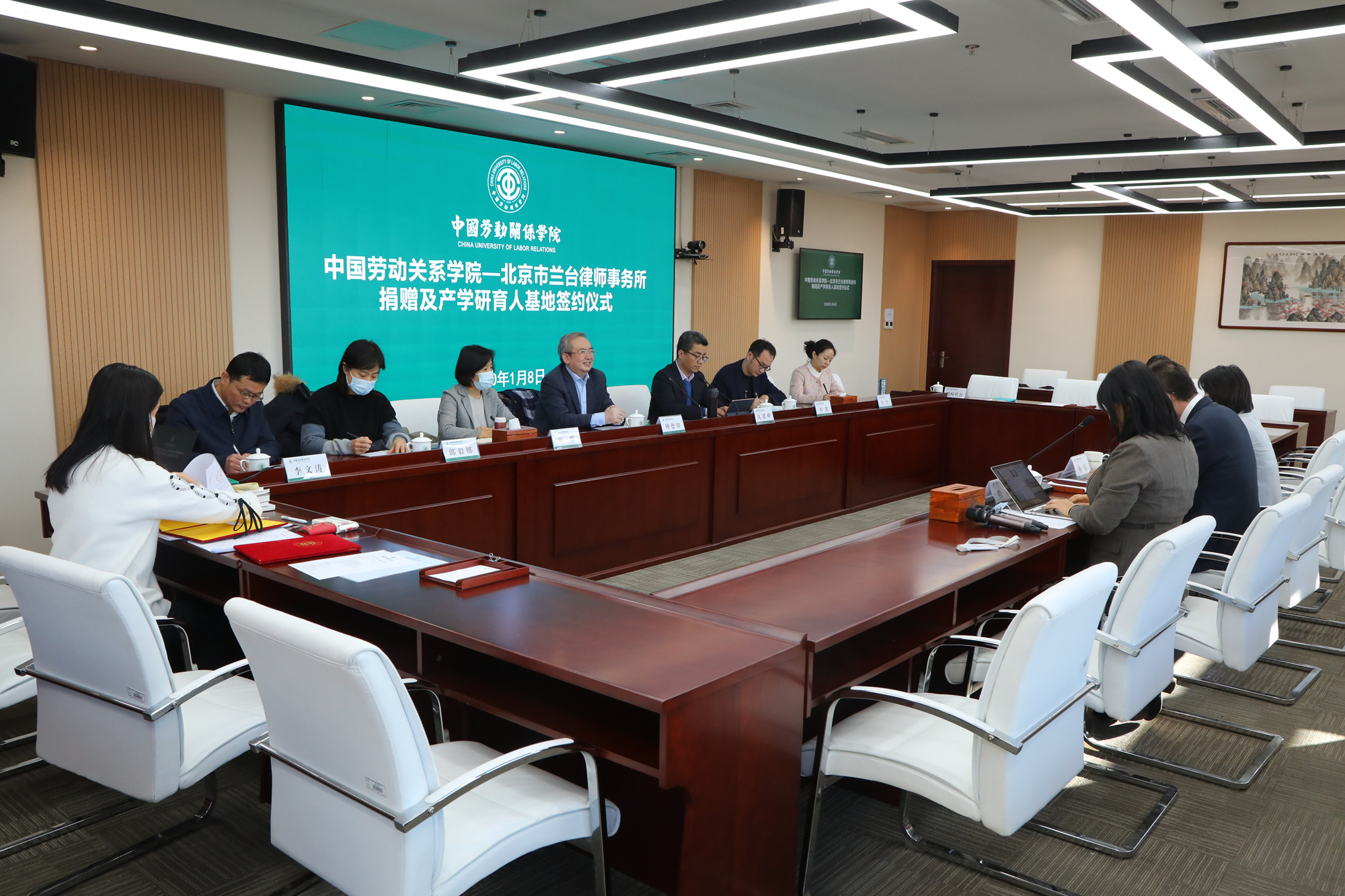 我校与北京市兰台律师事务所举行捐赠及产学研育人基地签约仪式