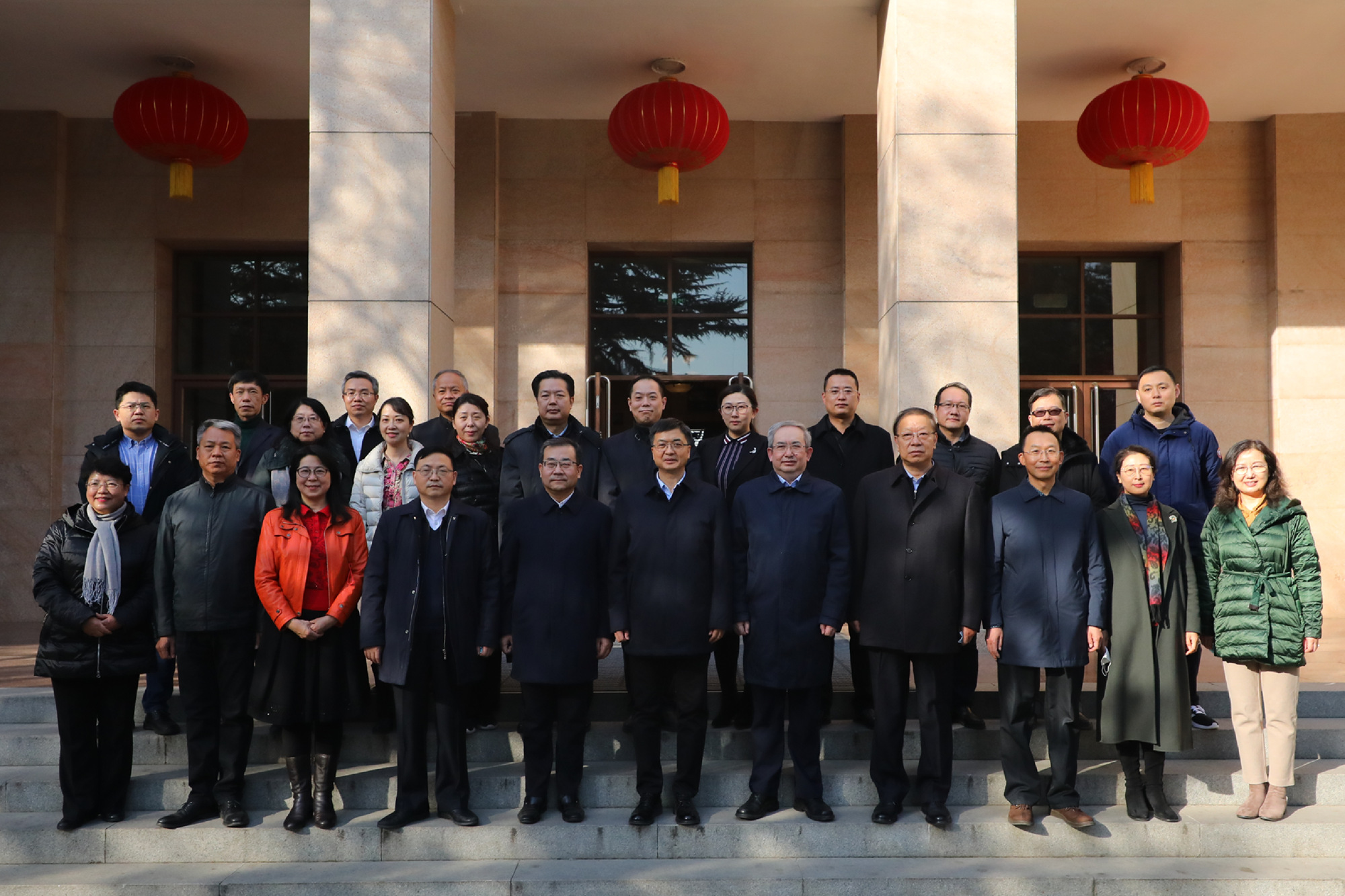 全总党组书记、副主席、书记处第一书记陈刚来校慰问调研