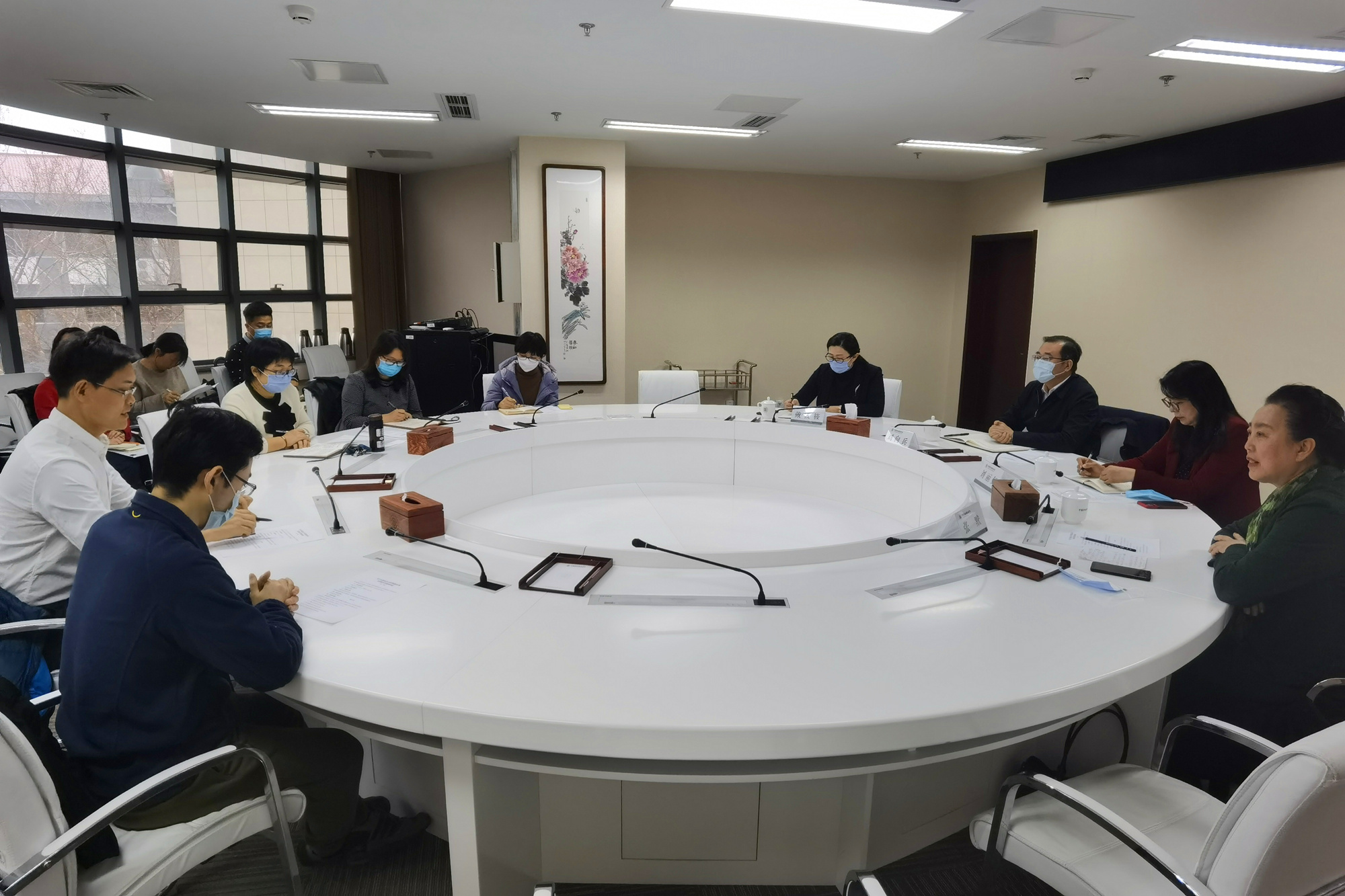 学校召开会议宣布社会工作学院院长和名誉院长的任命