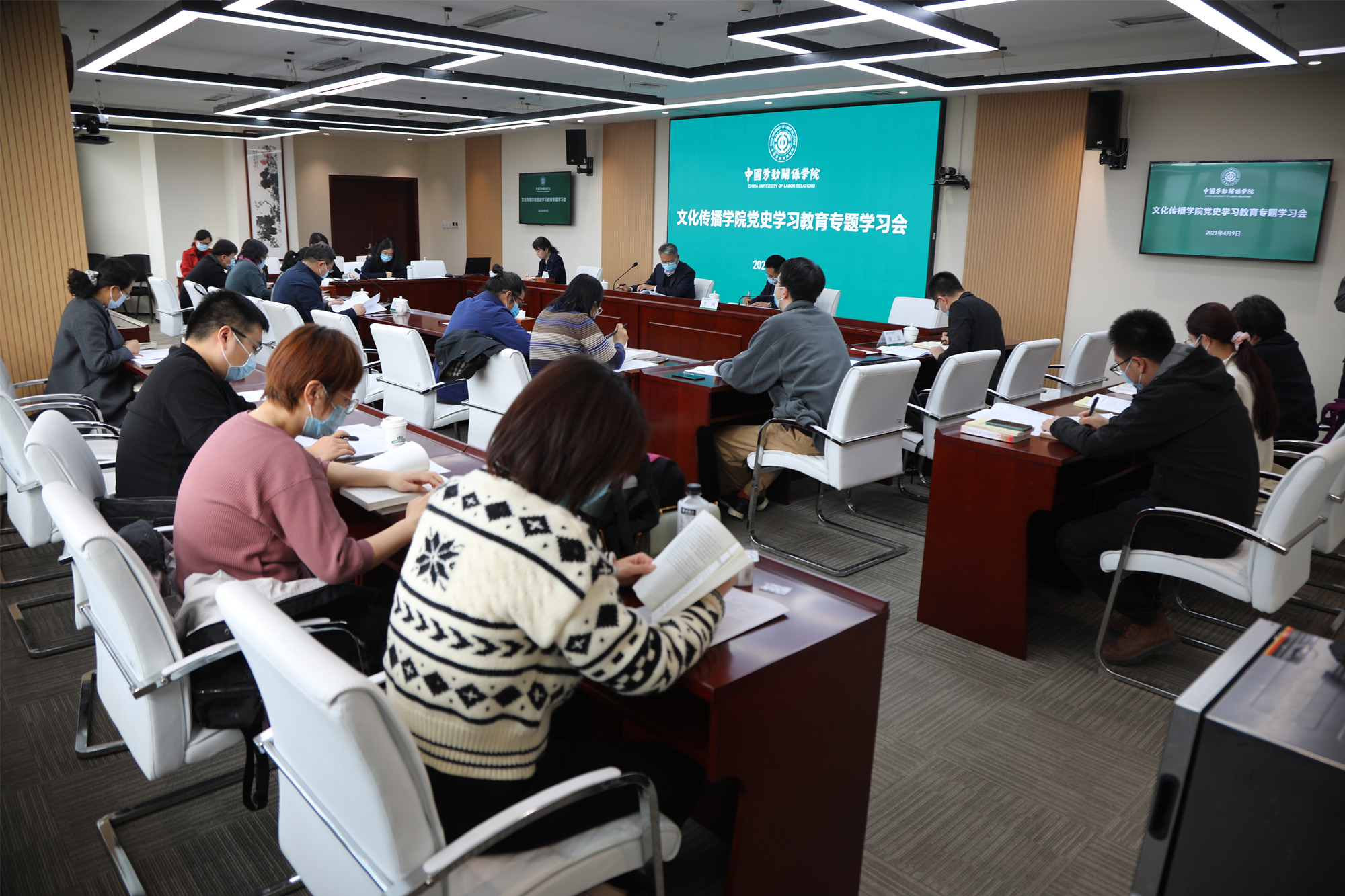 学校党委副书记刘路刚赴文化传播学院、财务处调研党史学习教育开展情况