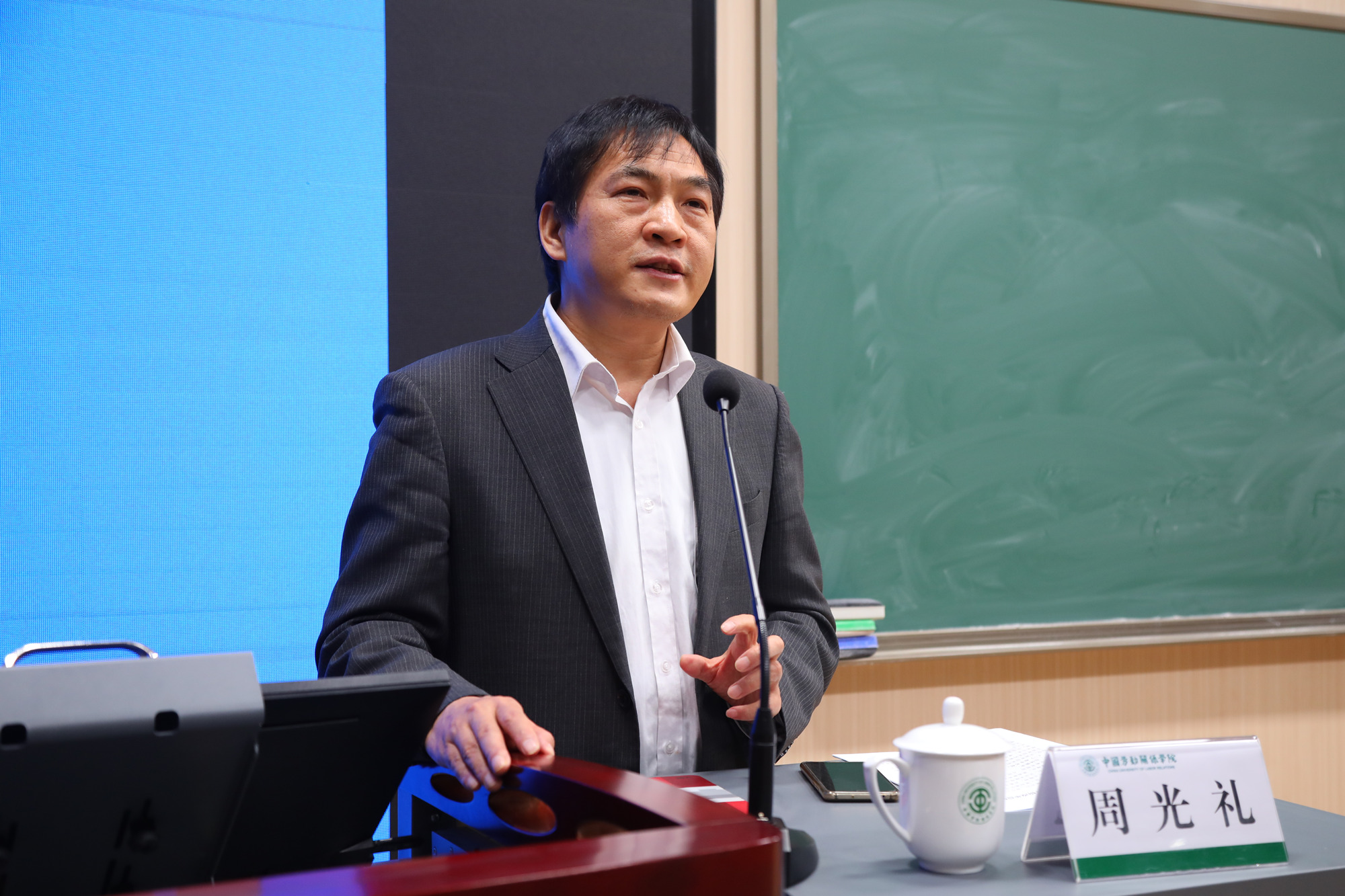 学校召开落实深化新时代教育评价改革总体方案系列培训第二场讲座