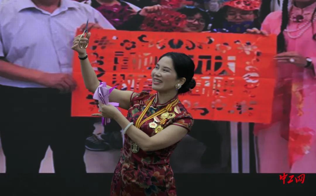 剪纸表演