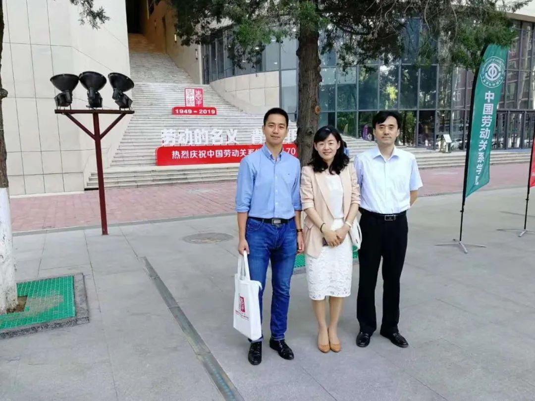 与老师合影
